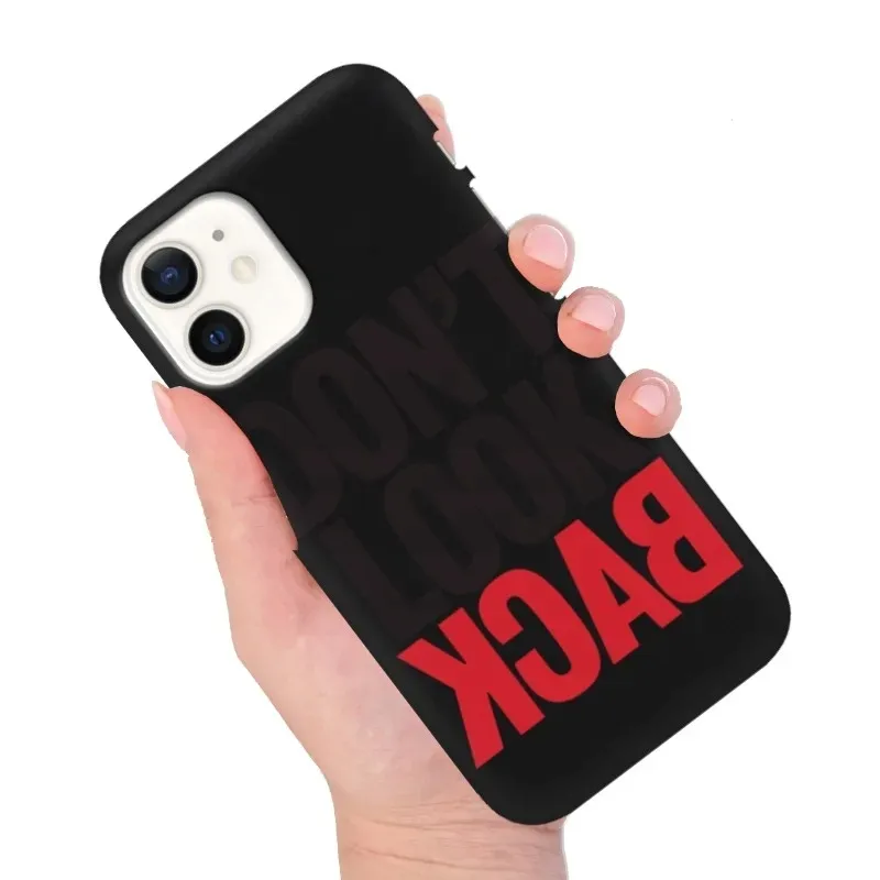 etui-matowe-czarne-do-iphone-12-mini-modne-wzory