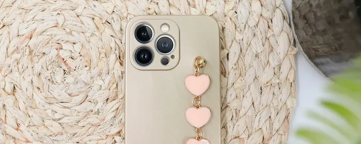 etui-metallic-blink-zloty-do-iphone-14-plus-serca-typ-plecki