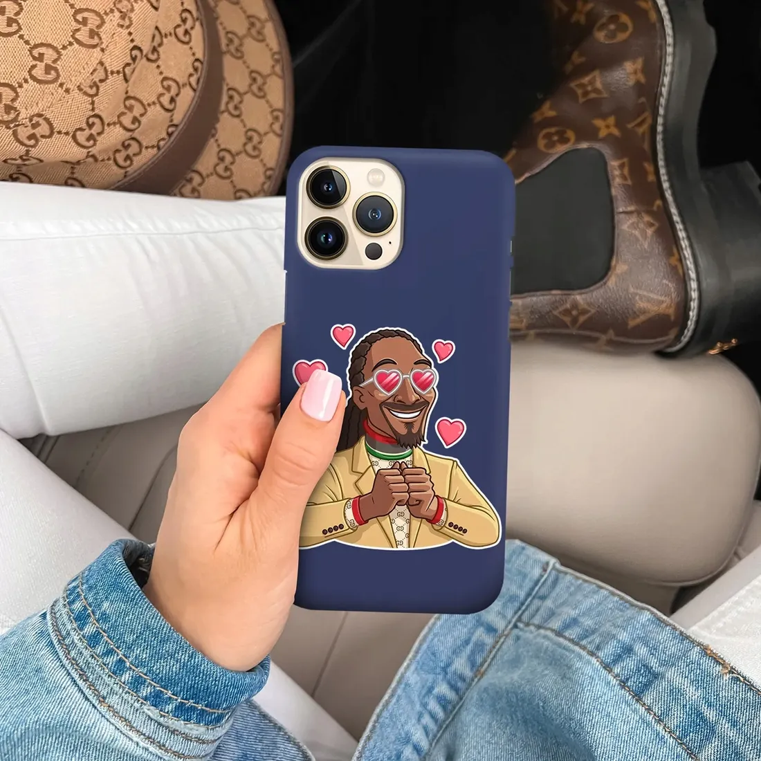 etui-mat-granat-do-iphone-14-pro-serialowe-wzory