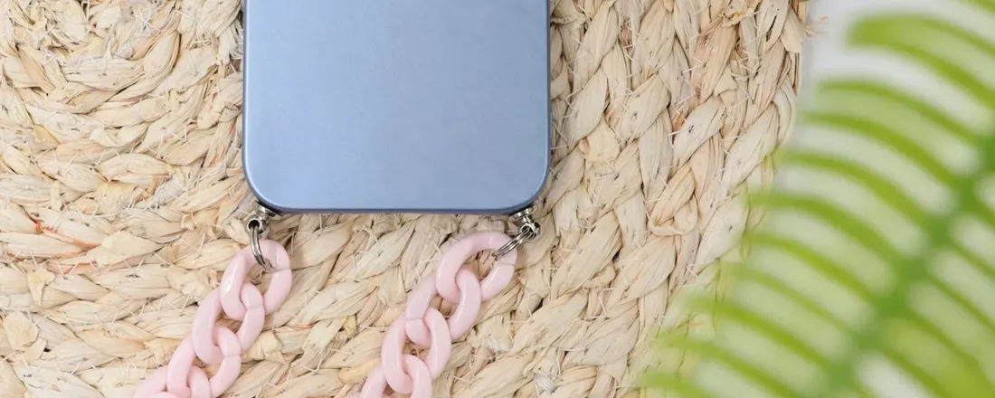 etui-metallic-nieb-do-iphone-13-pro-max-lancuch