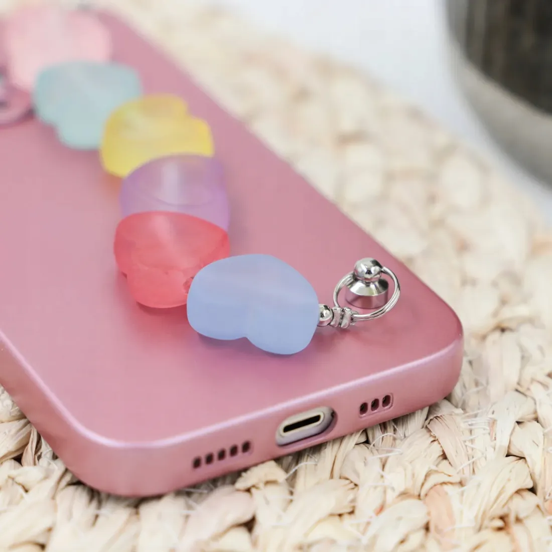 etui-metalic-rozowy-lancuszek-do-iphone-13-pro-max