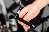 pompka-rowerowa-z-uchwytem-do-ramy-neo-tools-manometr-nie