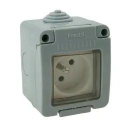 gniazdo-sieciowe-250v-16a-natynkowe-wodoszczelne-ip55-famatel-19062