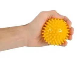 armedical-pileczka-rehabilitacyjna-z-kolcami-mb-8-8cm-zolta