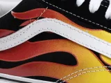 vans-flame-old-skool-black-true-white-425-kolor-czarny