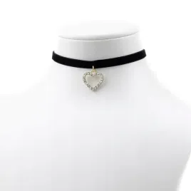 choker-zamszowy-czarny-ze-zlotym-serduszkiem-z-cyrkoniami