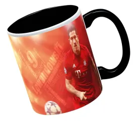 kubek-bialy-czarne-ucho-i-dno-fp-robert-lewandowski-02-prezent