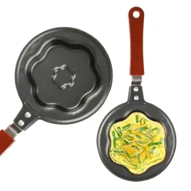 patelnia-z-tloczeniem-wzorem-mini-do-jajek-i-plackow-13-cm-lekka-non-stick