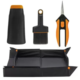 fiskars-zestaw-narzedzi-ogrodowych-nozyce-lopatka-szczotka-mata-ogrodnika
