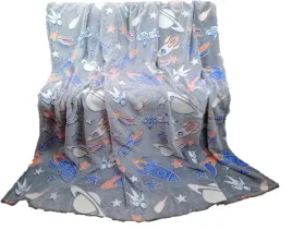 koc-swiecacy-w-ciemnosci-150x200-planety-w-kosmosie-fluo