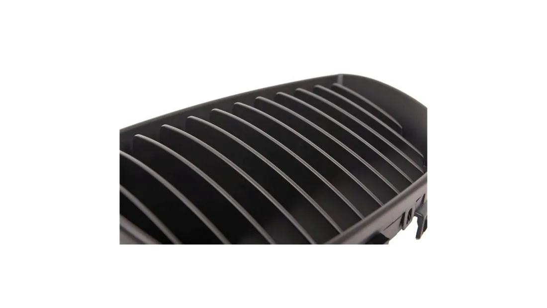 grill-bmw-1-e81-e82-e87-e88-pojedyncze-zeberka-matt-black