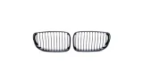 grill-bmw-1-e81-e82-e87-e88-facelift-pojedyncze-zeberka-gloss-black-strona-zabudowy-lewe-prawe