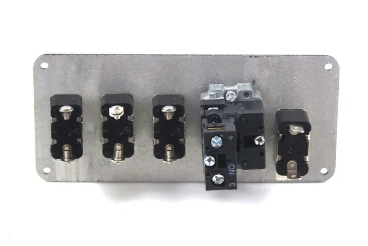 starter-silnika-pro-3-wlaczniki-stan-nowy-funkcje-inne