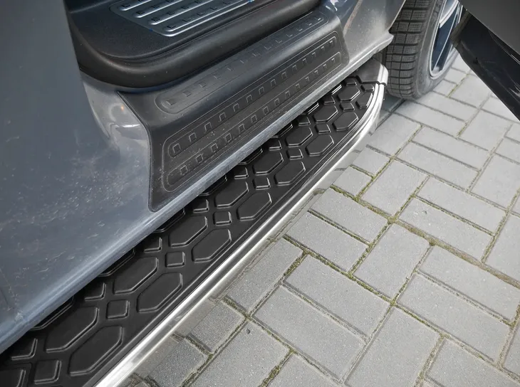 stopnie-boczne-progi-do-ford-explorer-2020-numer-katalogowy-producenta-chr-2162ns002-stan-nowy
