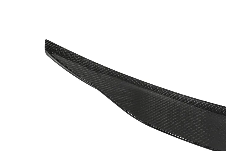 lotka-mercedes-benz-e-class-lip-carbon-strona-zabudowy-tyl