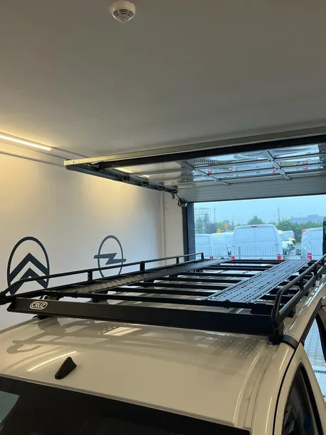 platforma-bagaznik-dachowy-vivaro-jumpy-l3h1-numer-katalogowy-czesci-910-502-stan-nowy