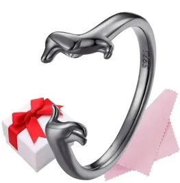 pierscionek-srebrny-pies-czarny-jamnik-regulowany-s925-pudelko