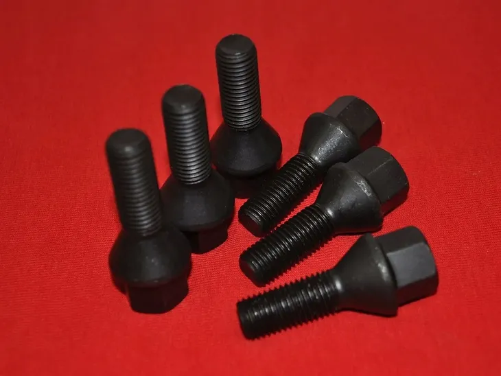 czarne-sruby-do-kol-felg-14-x-15-14x15-typ-samochodu-4x4-suv-samochody-osobowe-samochody-dostawcze-samochody-kempingowe