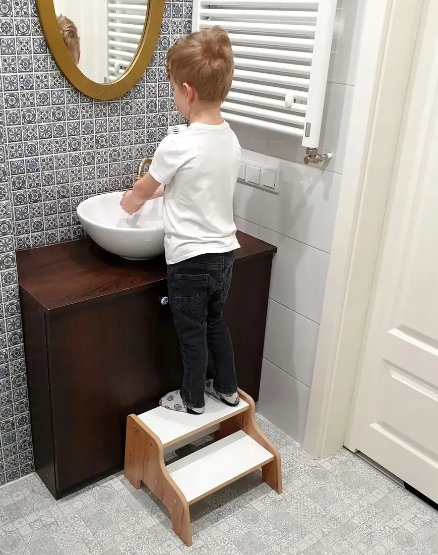 schodki-podest-podnozek-debowo-bialy-sc-310-stan-nowy