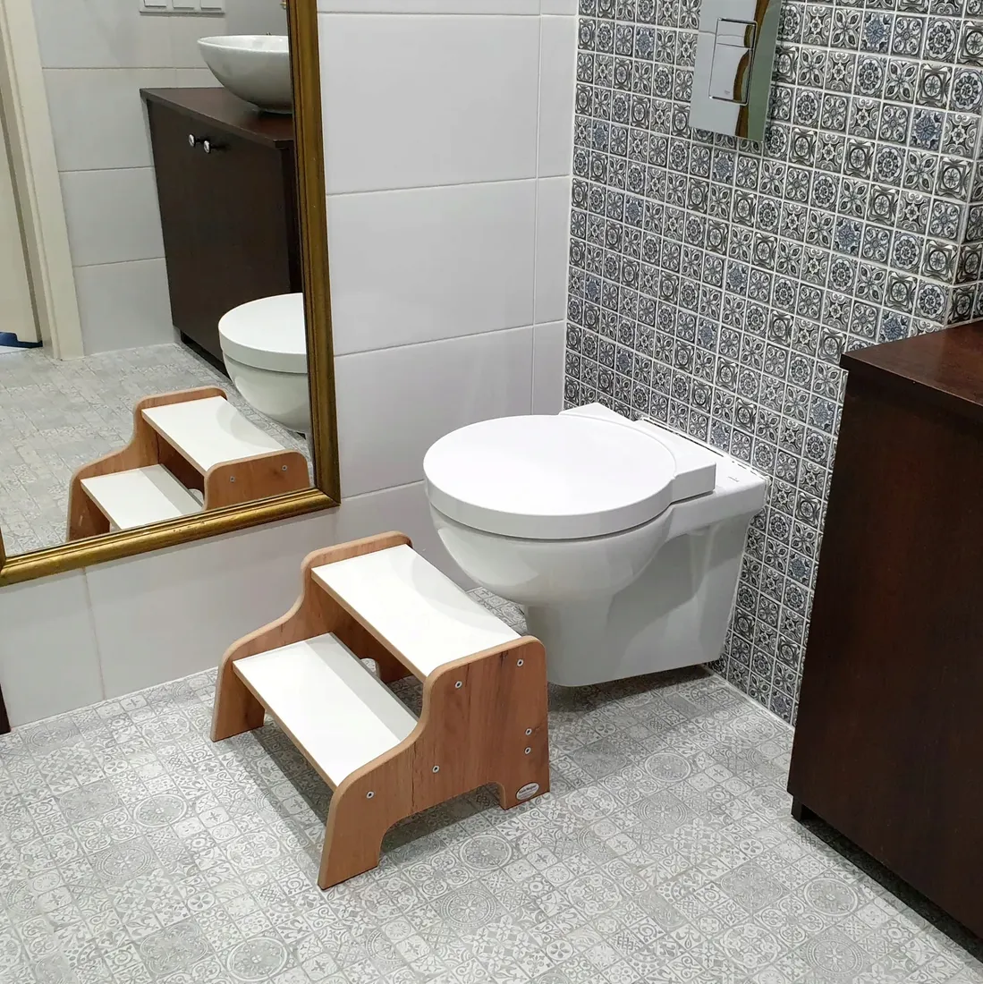 schodki-podest-podnozek-debowo-bialy-sc-310-stan-nowy