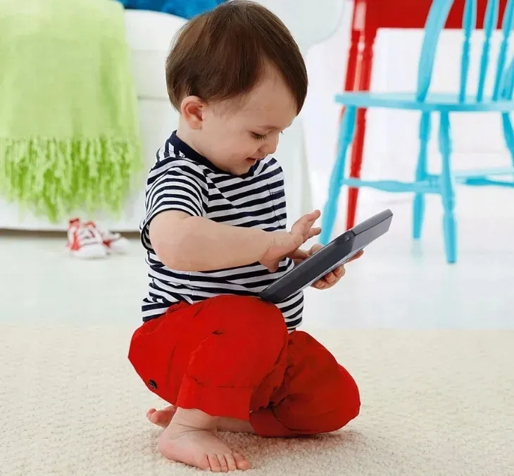 fisher-price-tablet-dla-bobasa-zabawkowy
