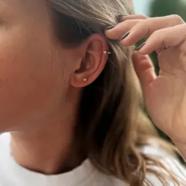 pozlacana-recznie-wykonana-nausznica-wrap-2-mm