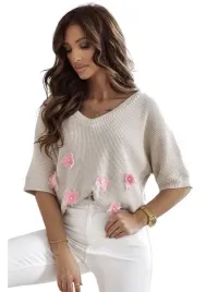 bluzka-sweterkowa-z-kwiatkiem-xana-bezowo-rozowa