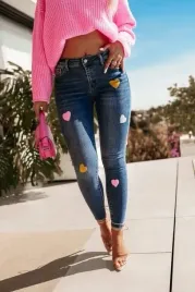 spodnie-jeans-zdobione-wyszywanymi-sercami-wiosna-rozmiary-polecam