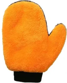 delikatna-rekawica-do-mycia-samochodu-z-mikrofibry