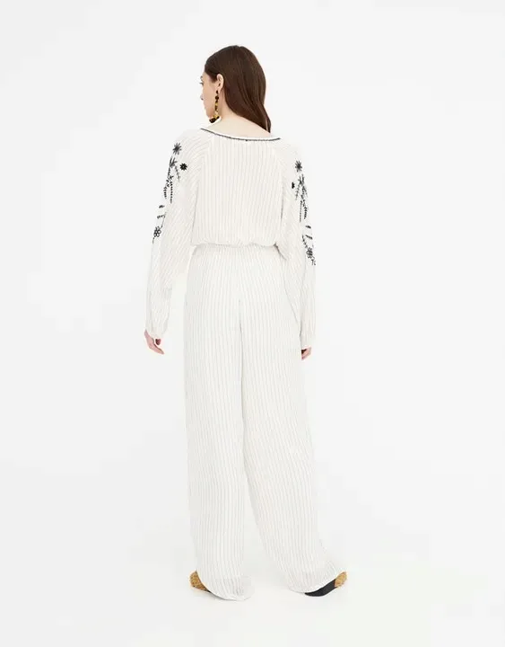 pull-and-bear-kremowy-kombinezon-paski-hafty-m
