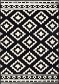 nowoczesny-czarno-kremowy-dywan-do-salonu-z-miekkim-wlosem-120x170cm