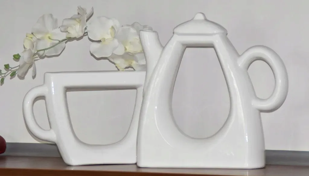 figurka-ceramiczna-wazonik-dzbanek
