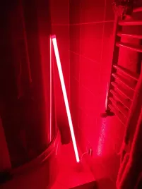 promo-czerwona-lampa-swietlowka-neonowa-kolor-led-18w-120cm-230v