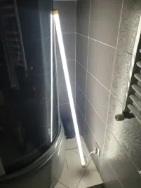 biala-zimna-lampa-swietlowka-led-neon-120cm-230v