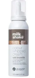 milk-shake-whipped-pianka-farbuje-na-zimny-brazowy
