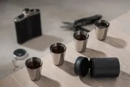 zestaw-kieliszkow-metalowych-w-etui-30ml-na-piknik