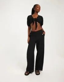 spodnie-casual-kieszenie-6vm-ng5-s-vero-moda-muslinowe-czarne