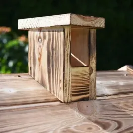 wedzarnia-ogrodowa-drewniana-domowa-drzwiczki-wedzarnik-palenisko