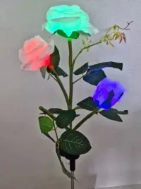 lampa-solarna-wbijana-roza-led-lampka-kwiat-solarny-kwiaty-zmienia-kolory