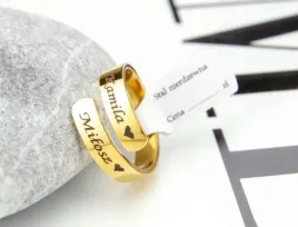 pierscionek-z-grawerem-zloty-stal-dwa-imiona-roz17