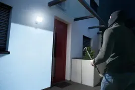lampa-wifi-ip54-google-alexa-czujnik-reflektor