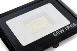 lampa-halogen-zewnetrzny-naswietlacz-wodoodporny-na-garaz-50w-ip65-czujka