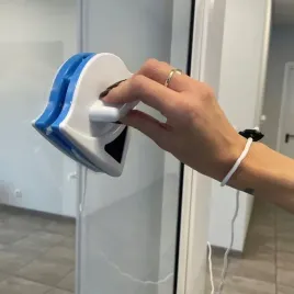 myjka-do-mycia-okien-magnetyczna-dwustronna