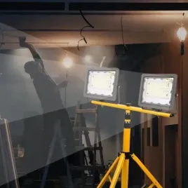 halogen-led-statyw-budowlany-naswietlacz-2x100w-200w-20000lm-stojak