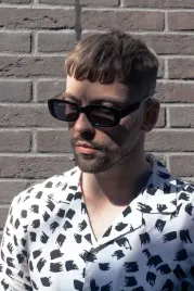 okulary-przeciwsloneczne-czarne-modne-prostokatne-oprawki-filtr-uv400