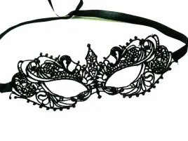 maska-azurowa-koronkowa-czarna-wenecka-panienski