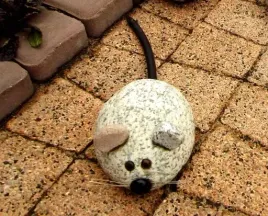 myszka-z-granitu-ozdoba-ogrod-prezent-gartdeco1