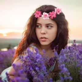 wianek-opaska-kwiat-glowe-rozowe-kwiatki-panienski-slubny-na-gumce