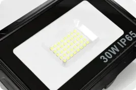 lampa-halogen-zewnetrzny-na-garaz-30w-ip65-czujka