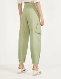 bershka-luzne-pistacjowe-jeansy-kieszenie-25